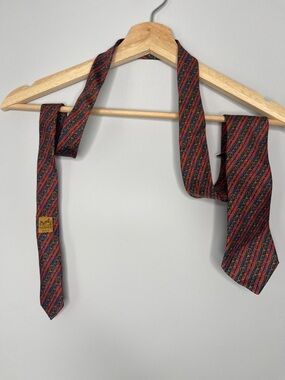 Men’s Vintage Hermes neck tie